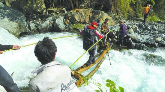 �c���M����һ�src="/xwtj/UploadFiles_1579/201110/20111014090416818.jpg"